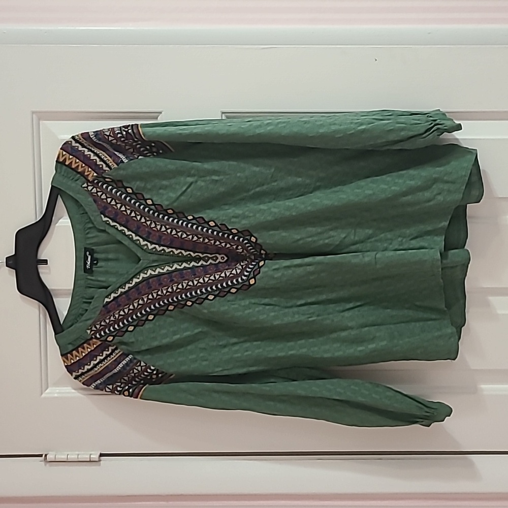Tolani blouse size L